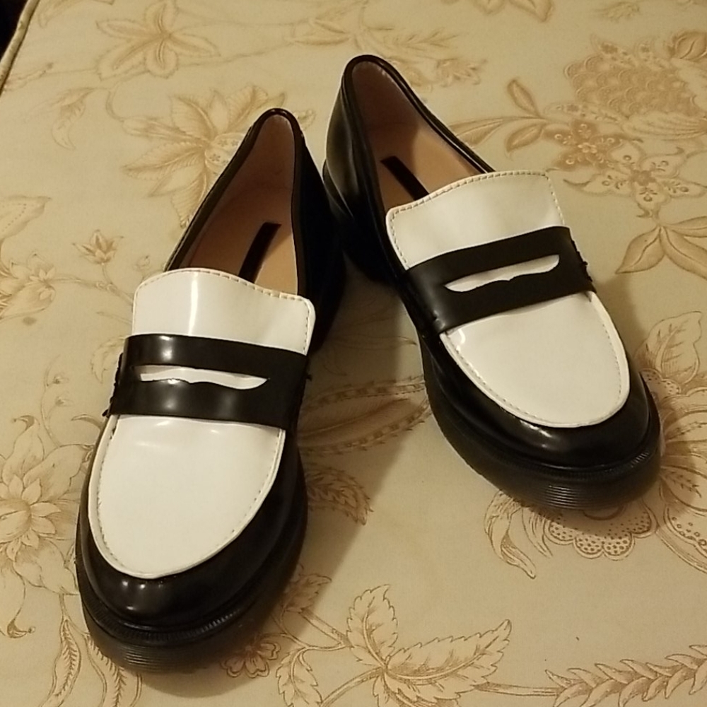 Zara Loafers black and white sz 39 EU